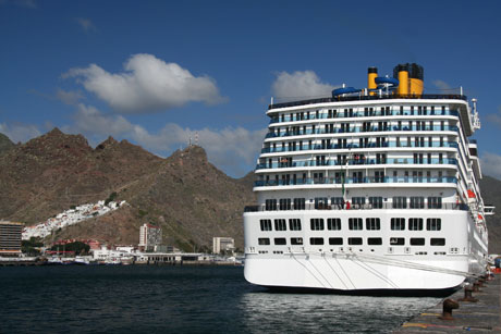 Kreuzfahrtschiff im hafen tenerife foto