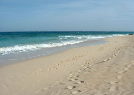 Schritte auf dem sand tenerife foto