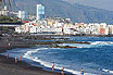 Schwarze Sandstrand In Der Naehe Von Touristischen Orte Auf Teneriffa