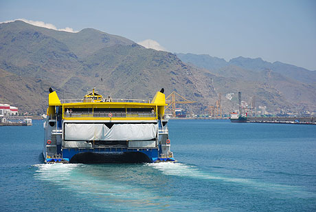 Feriboturi rapide din Tenerife spre celelalte insule Canare foto